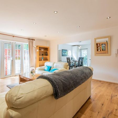 London Stratford - Spacious 2 Bed Flat With Secured Parking & Private Garden Londres Exterior foto