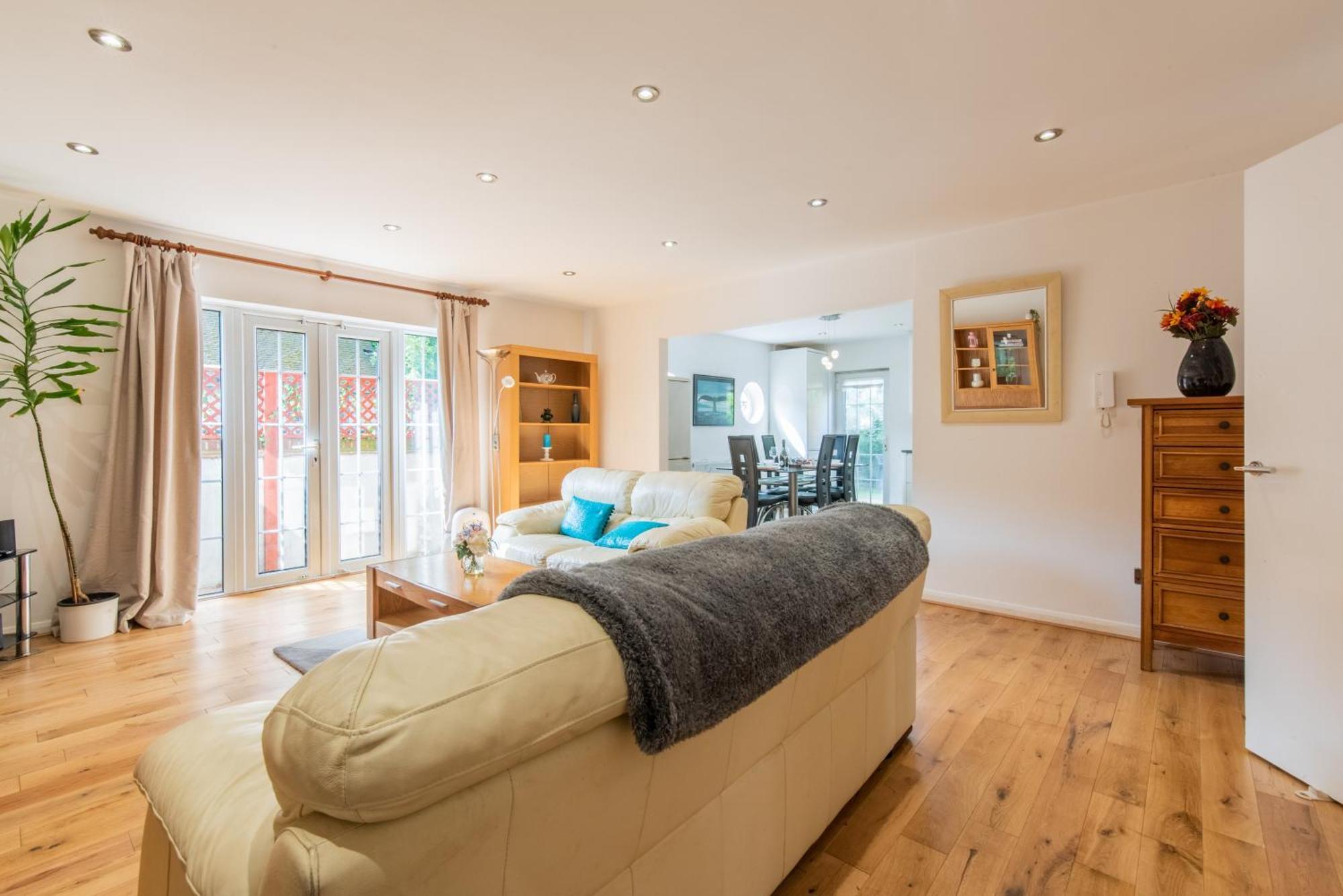 London Stratford - Spacious 2 Bed Flat With Secured Parking & Private Garden Londres Exterior foto