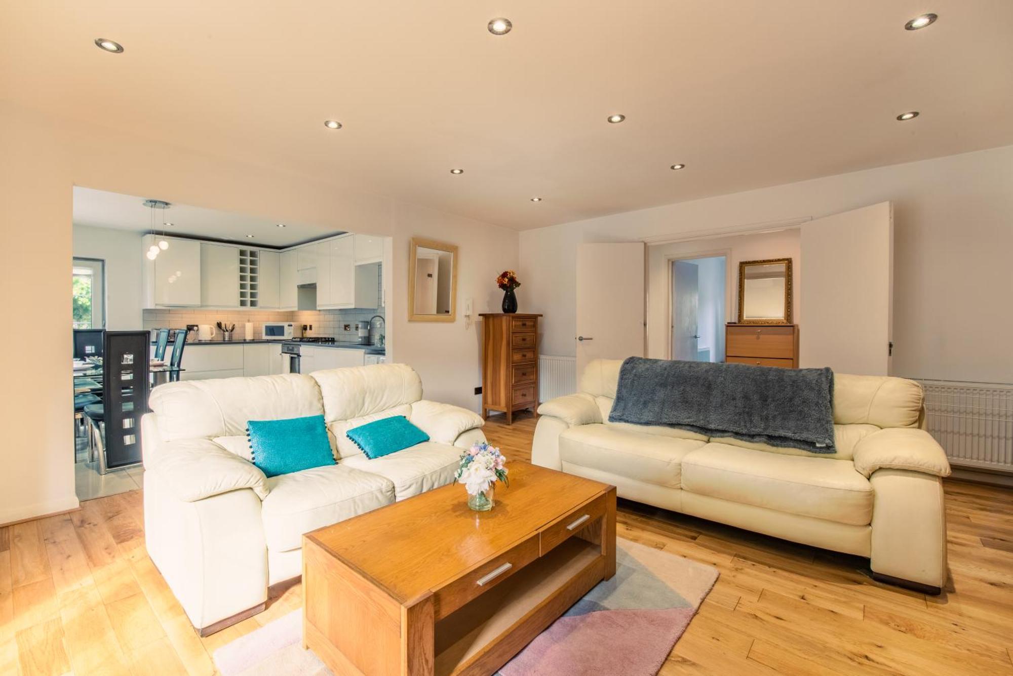 London Stratford - Spacious 2 Bed Flat With Secured Parking & Private Garden Londres Exterior foto