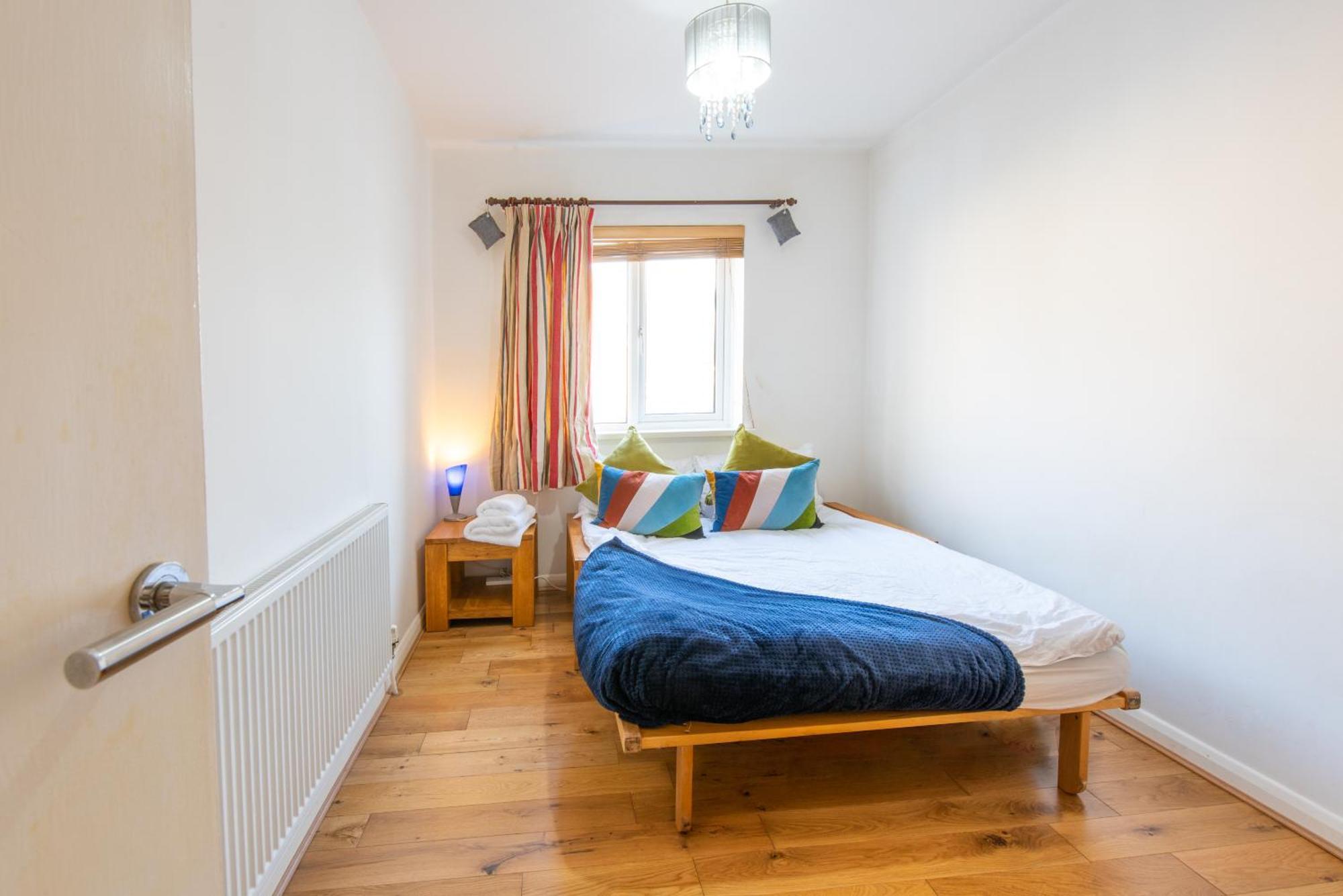 London Stratford - Spacious 2 Bed Flat With Secured Parking & Private Garden Londres Exterior foto