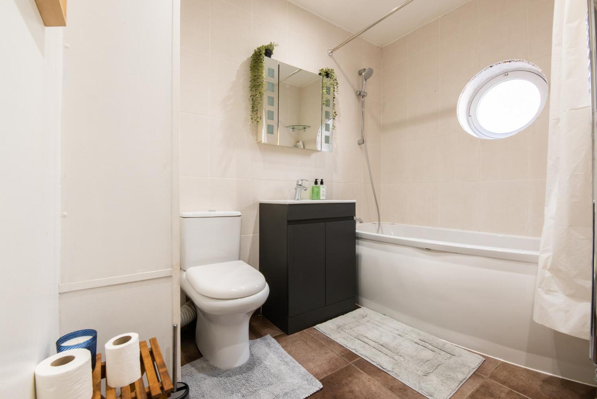 London Stratford - Spacious 2 Bed Flat With Secured Parking & Private Garden Londres Exterior foto