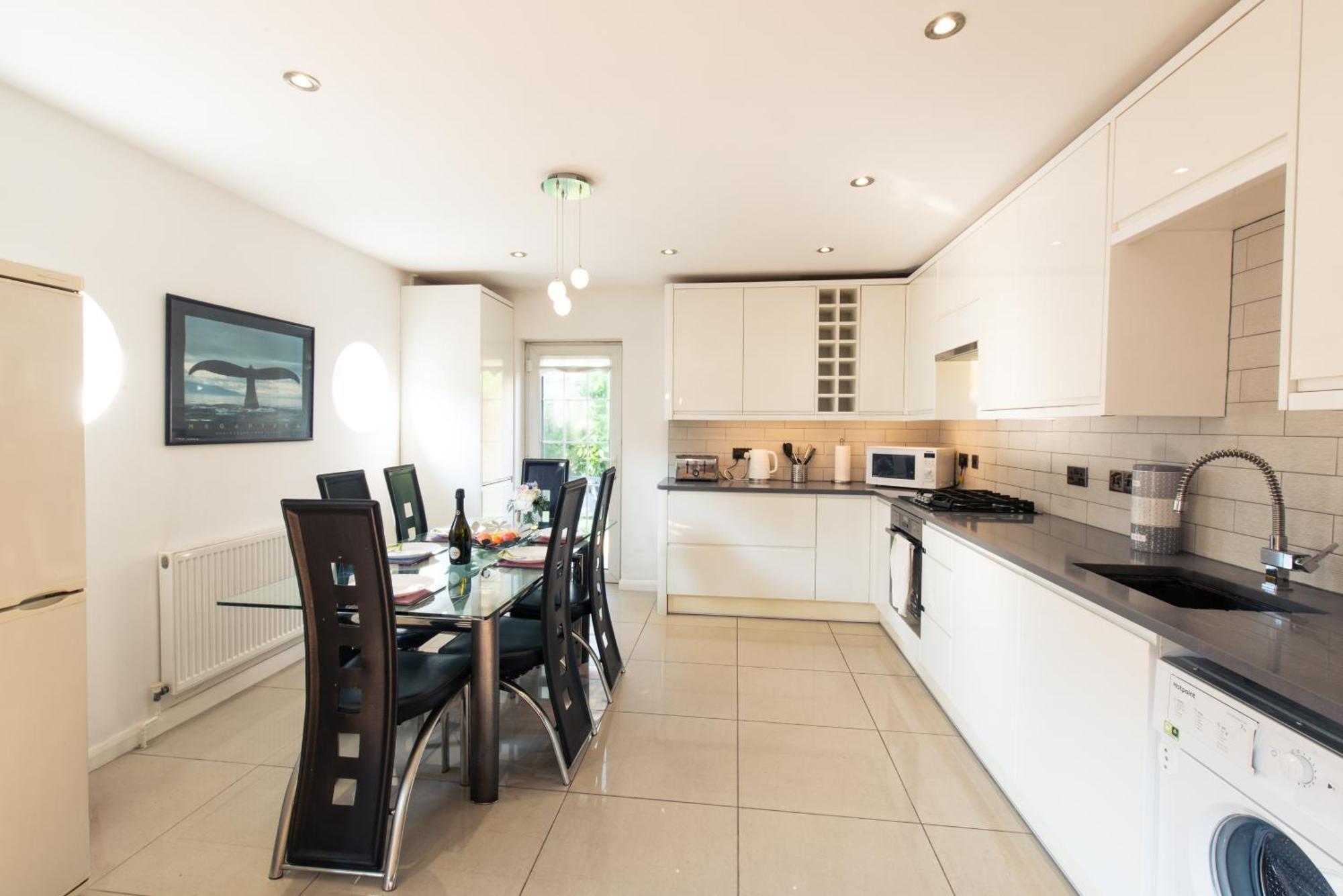 London Stratford - Spacious 2 Bed Flat With Secured Parking & Private Garden Londres Exterior foto